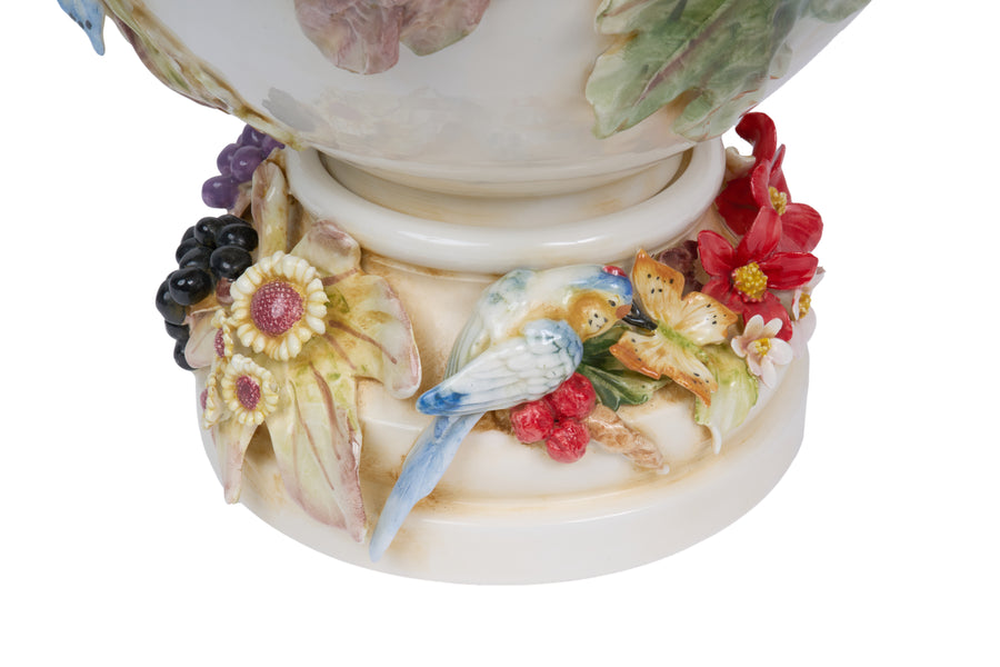 "Caserta" White Vase with Cover and Colored Leaves and Peacock